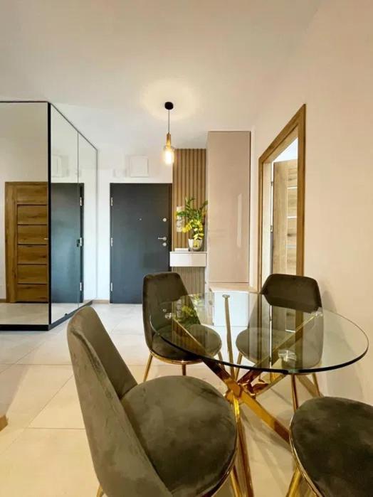 Apartment Manufaktura - Prestiz Z Garazem Podziemnym I Dwoma Lazienkami Lodz (Lodz)